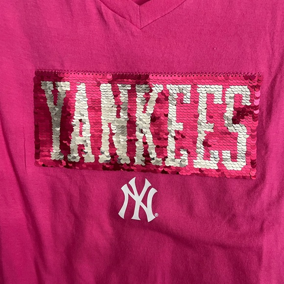New York Yankees Girls Sequin Shirt - Picture 3 of 5